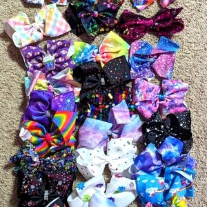 Jojo Siwa bows 27 in total